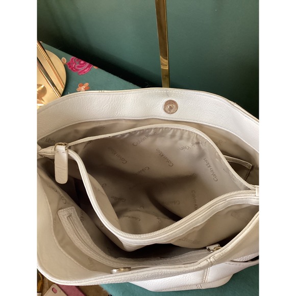 Calvin Klein White Pebbled Faux Leather with Scarf and Charm - Picture 8 of 9